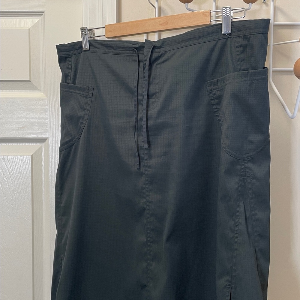 Patagonia - Outdoor Hiking Midi Skirt - Dark Green - L